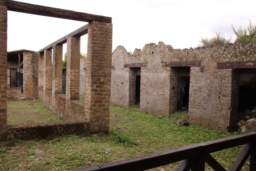 Villa San Marco, Stabiae, October 2020. Looking north-east from tablinum along the side of outer structure with rooms around the peristyle.
Photo courtesy of Klaus Heese.
