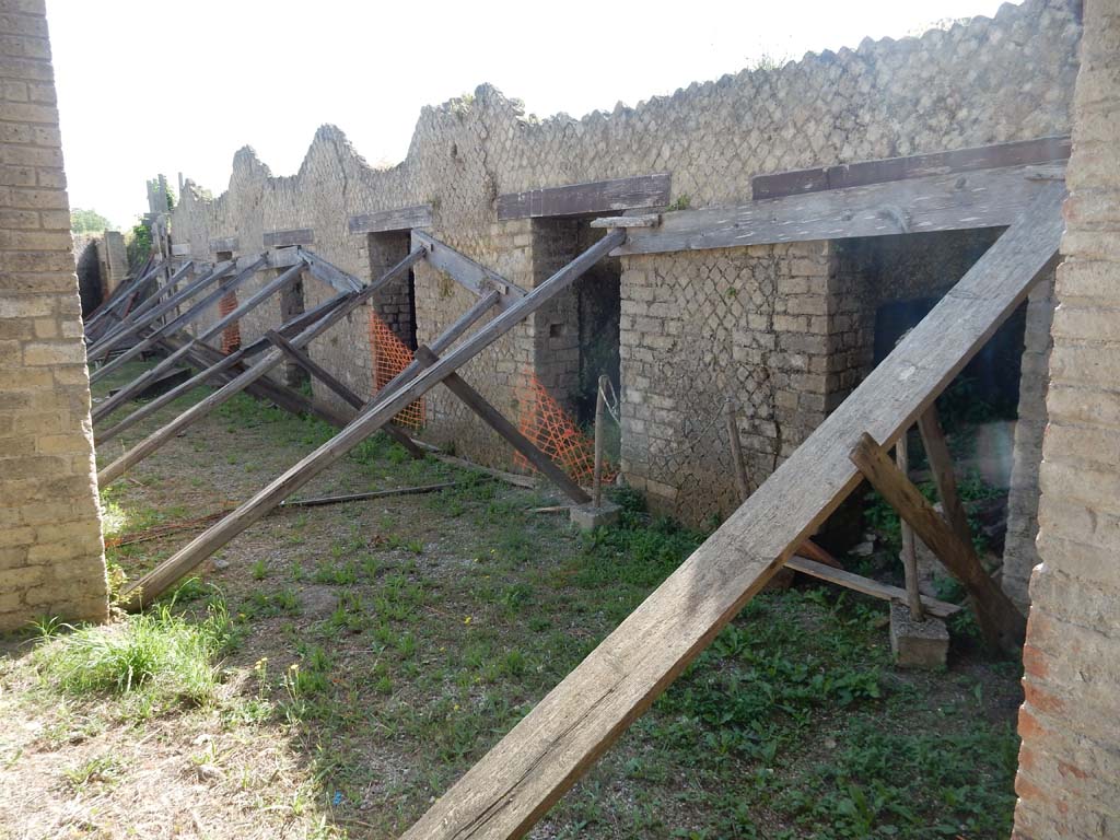 Villa San Marco, Stabiae, June 2019. 
Looking north-east from tablinum towards rooms, possibly for the slaves, around the peristyle area. Photo courtesy of Buzz Ferebee.


