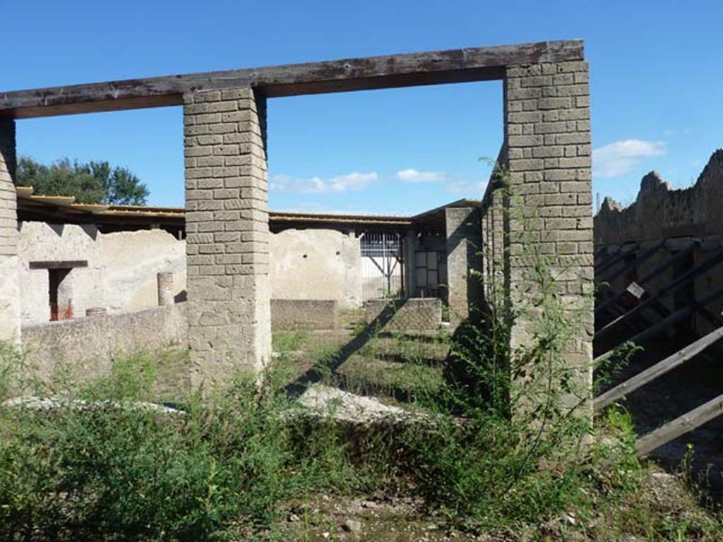 Villa San Marco, Stabiae, September 2015. Looking east from tablinum across a peristyle towards the main gateway of the Villa.