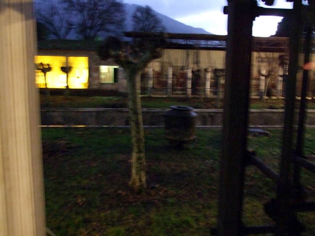 Castellammare di Stabia, Villa San Marco, December 2006. Room 30, looking west through window onto peristyle garden 9.