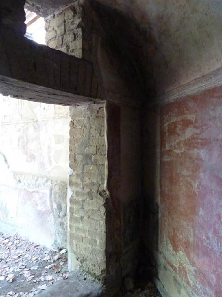 Villa San Marco, Stabiae, September 2015. Area 62, north-east corner of doorway/window.