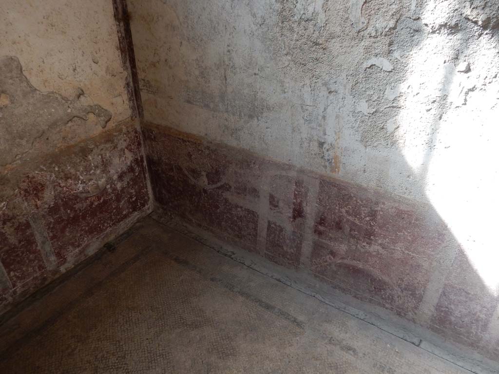 Villa San Marco, Stabiae, June 2019. Room 57, zoccolo in south-west corner. Photo courtesy of Buzz Ferebee