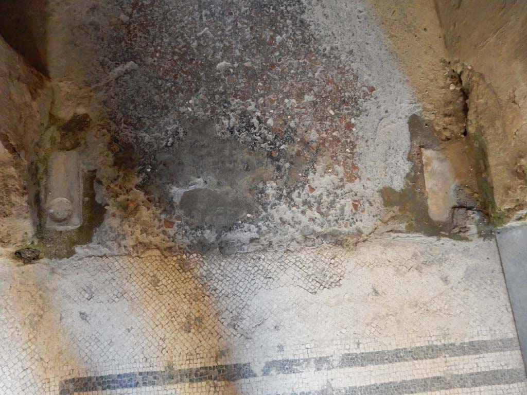 Villa San Marco, Stabiae, June 2019. Corridor 32, doorway threshold to kitchen 26. Photo courtesy of Buzz Ferebee