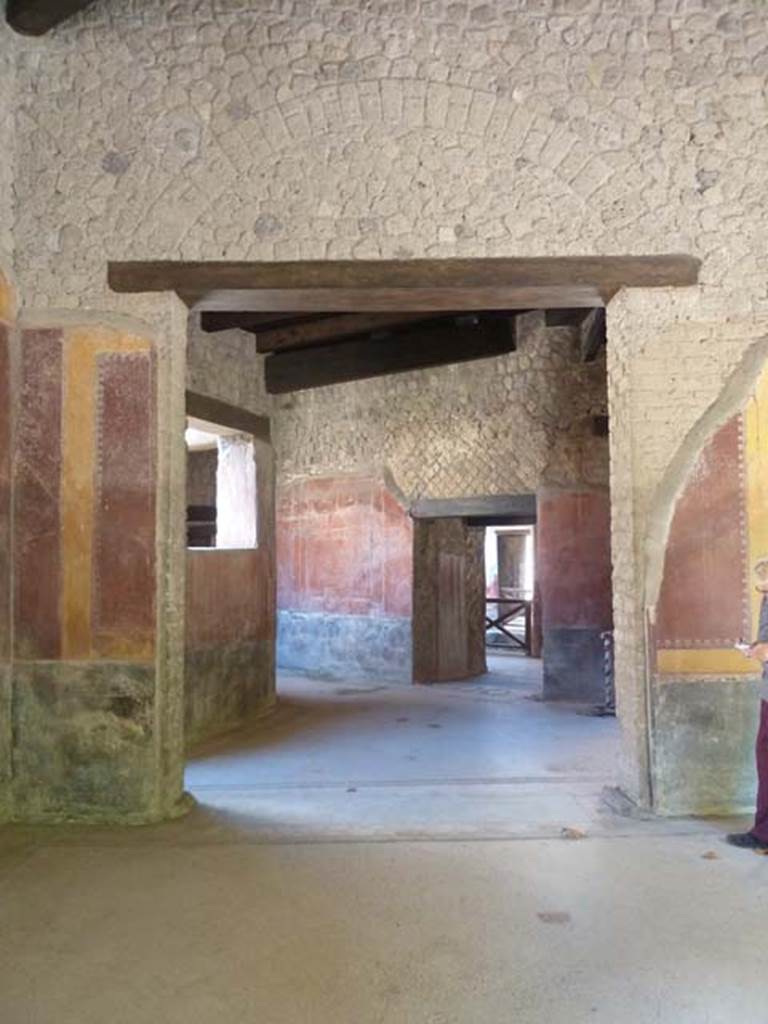 Villa San Marco, Stabiae, September 2015. Portico 20, looking east through doorway with window of garden 19 on the left, then corridor 22, with doorway to room 24/25, centre right. 