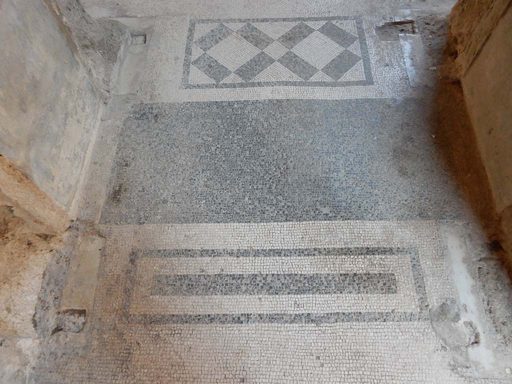 Villa San Marco, Stabiae, June 2019. Doorway thresholds from corridor 22, across vestibule 24 to entrance threshold to room 25.
Photo courtesy of Buzz Ferebee. 

