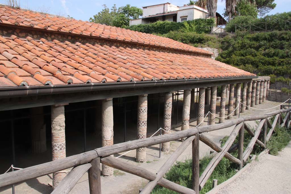 Villa of Mysteries, Pompeii. September 2021.Looking east along Colonnade on south side. Photo courtesy of Klaus Heese.