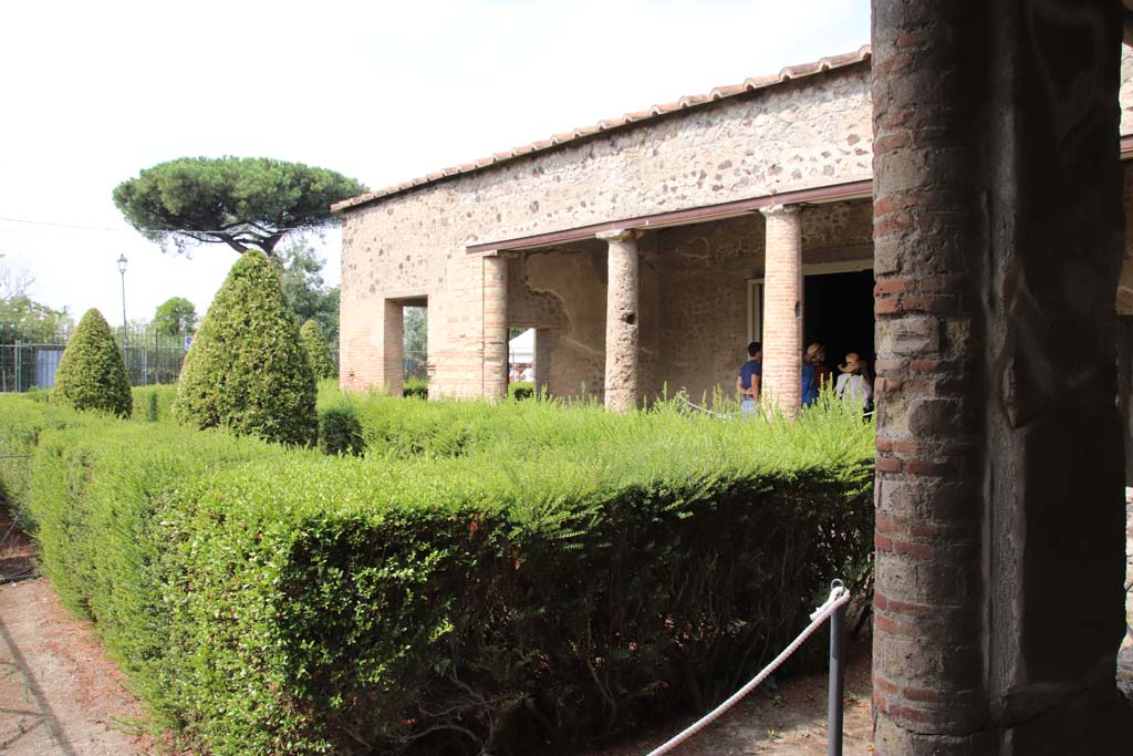 Villa of Mysteries, Pompeii. September 2021. Looking west along garden area from portico P6.Photo courtesy of Klaus Heese.