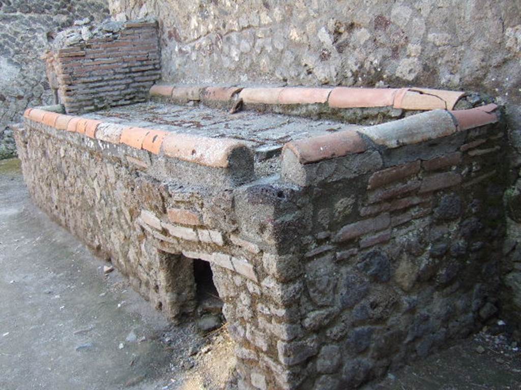 Villa of Mysteries, Pompeii. May 2006. Room 61, hearth.