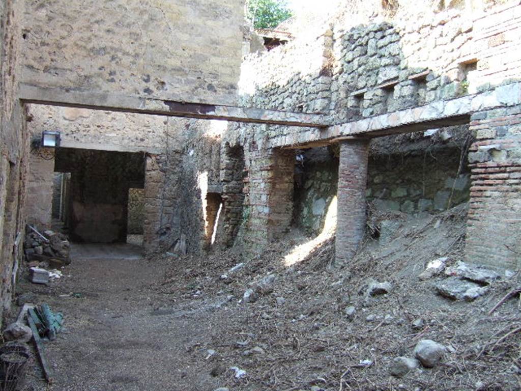 Villa of Mysteries, Pompeii. May 2006. Room 59. Looking north at rooms 60 and 58 on the east side.