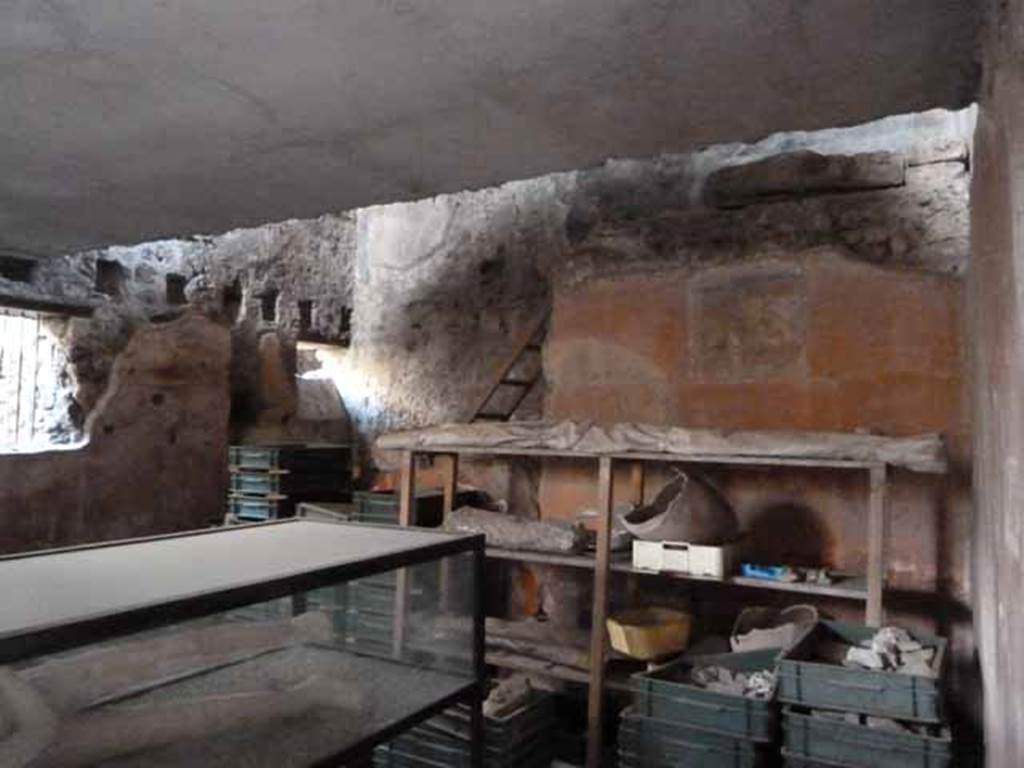 Villa of Mysteries, Pompeii. May 2010. Room 32, south wall, with remains of a wall painting.