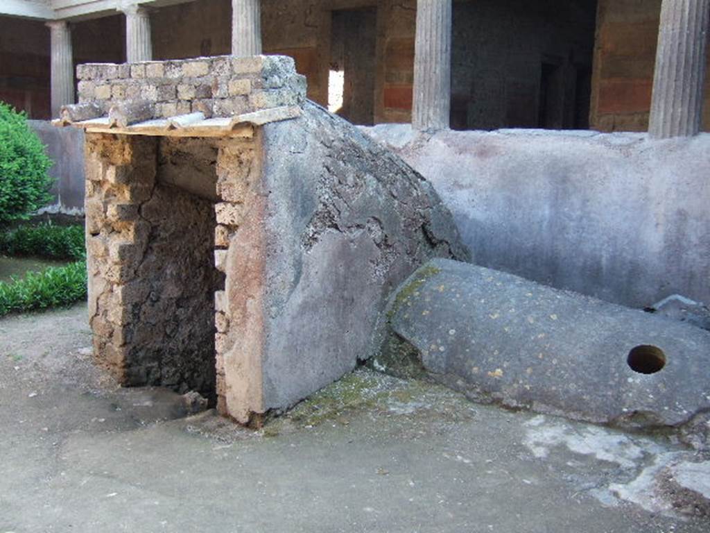 Villa of Mysteries, Pompeii. May 2006. Crypt.