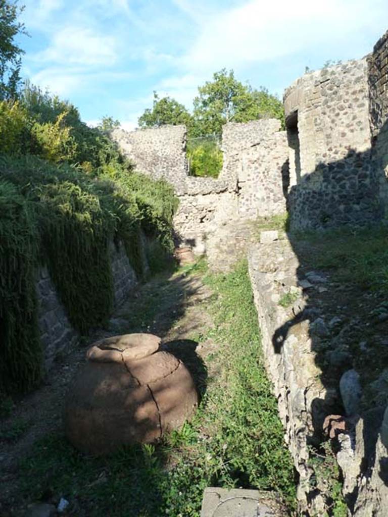 Villa of Mysteries, Pompeii. September 2015. Looking east along north side of villa, towards the wine cellar.