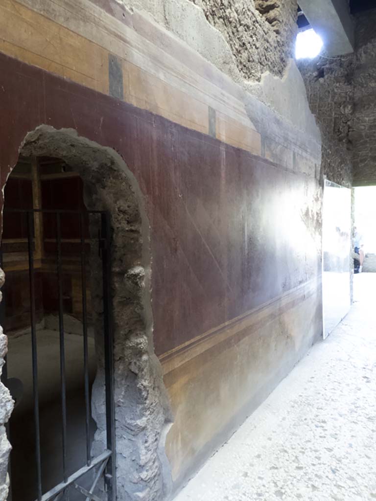 Villa of Mysteries, Pompeii. September 2017. 
Corridor F2, with doorway to room 15 on west side. Looking north.
Foto Annette Haug, ERC Grant 681269 DÉCOR.
