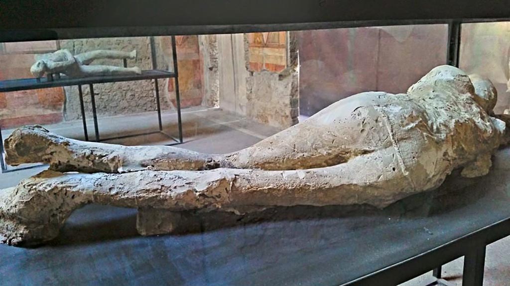 Villa of Mysteries, Pompeii. c.2015-2017. 
Room 64, looking west across atrium with display of two plaster-casts. Photo courtesy of Giuseppe Ciaramella.
