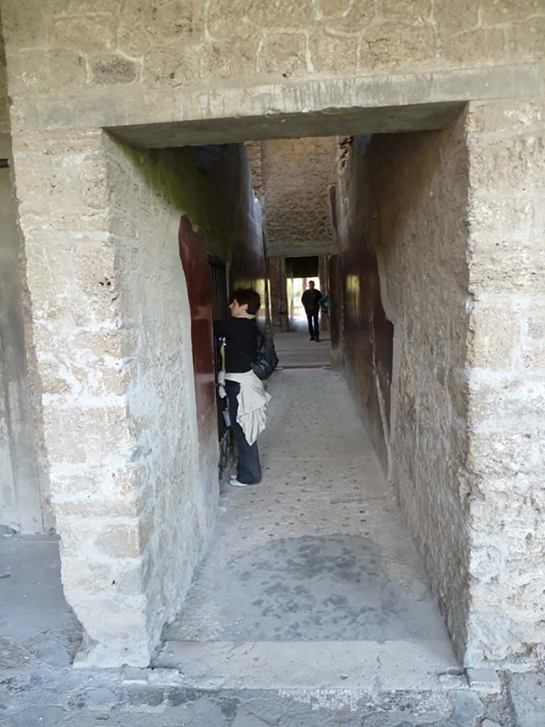 Villa of Mysteries, Pompeii. May 2010. Corridor F2, looking south.