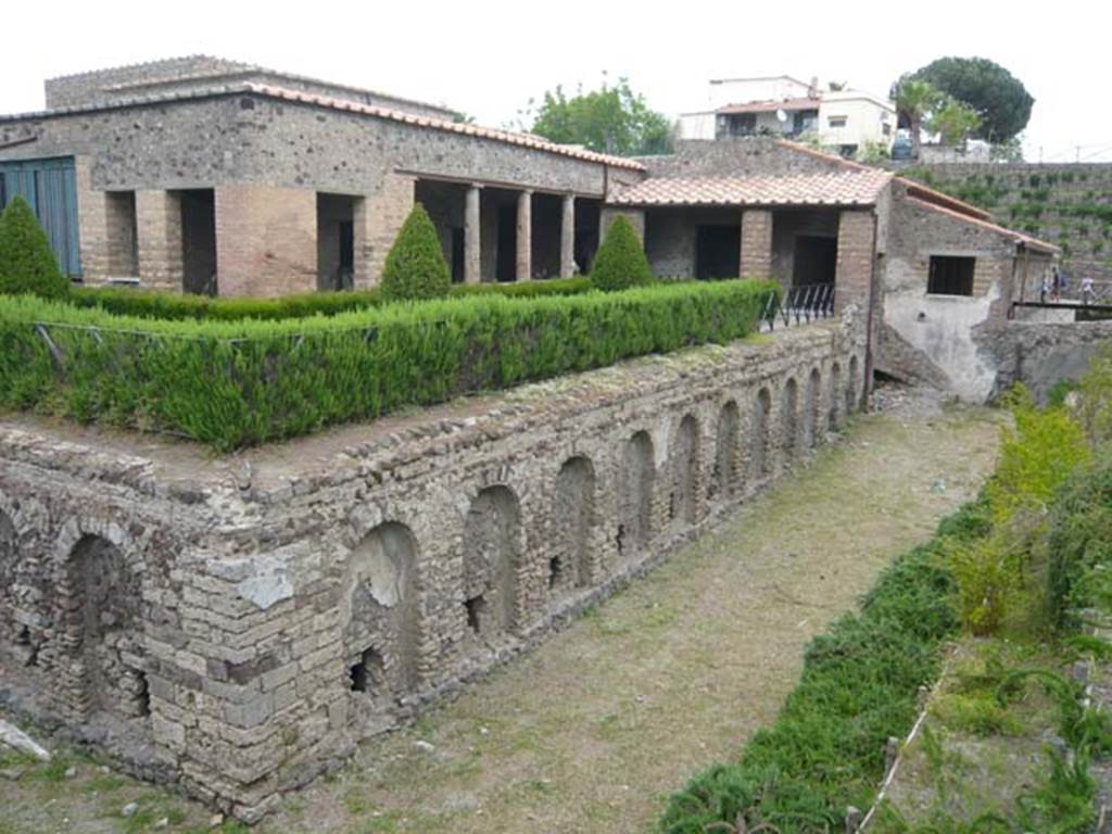 Villa of Mysteries, Pompeii. May 2012. The viridarium in the south-west corner. Looking east along south side.  Photo courtesy of Buzz Ferebee.
