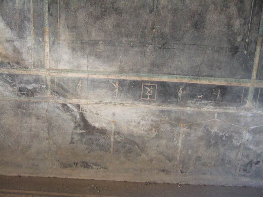 Villa of Mysteries, Pompeii. May 2006. Room 2, tablinum, centre of north wall.