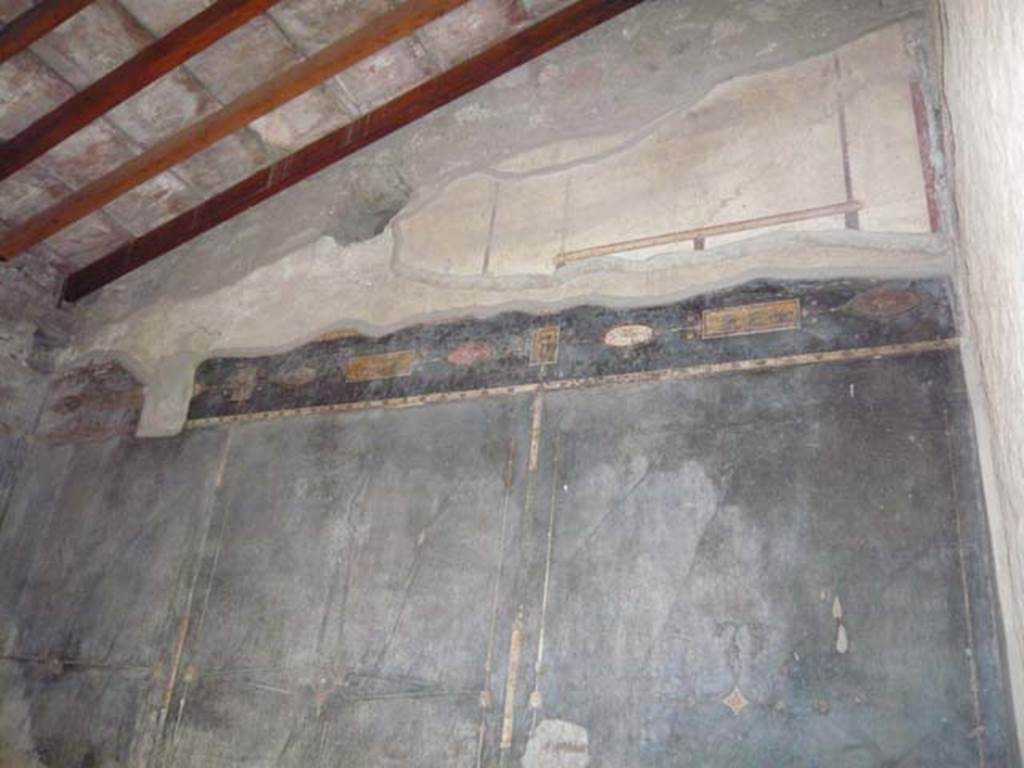 Villa of Mysteries, Pompeii. May 2012. Room 2, tablinum, upper north wall. Photo courtesy of Buzz Ferebee.