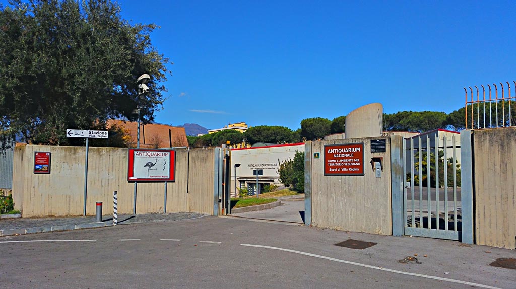 Villa Regina, Boscoreale. December 2018. Entrance doorway to Antiquarium and Villa Regina. Photo courtesy of Giuseppe Ciaramella.