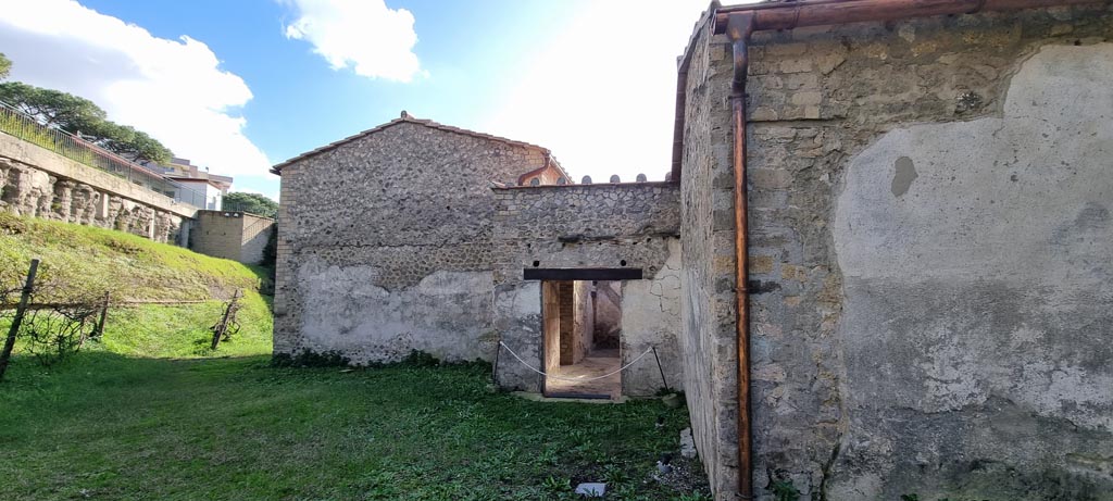 Villa Regina, Boscoreale. December 2023. 
Looking towards doorway in west side leading to north portico. Photo courtesy of Miriam Colomer.
