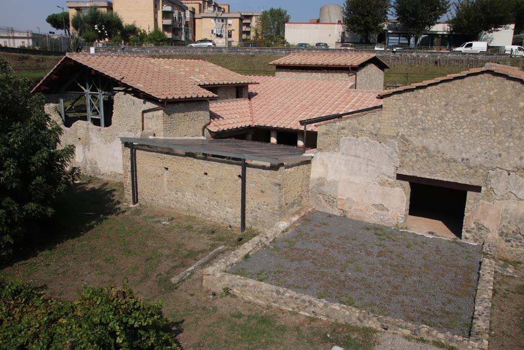 Villa Regina Antiquarium, September 2021. 
Looking towards east side with rooms XVI - Vbis - I - XVII. Photo courtesy of Klaus Heese.
