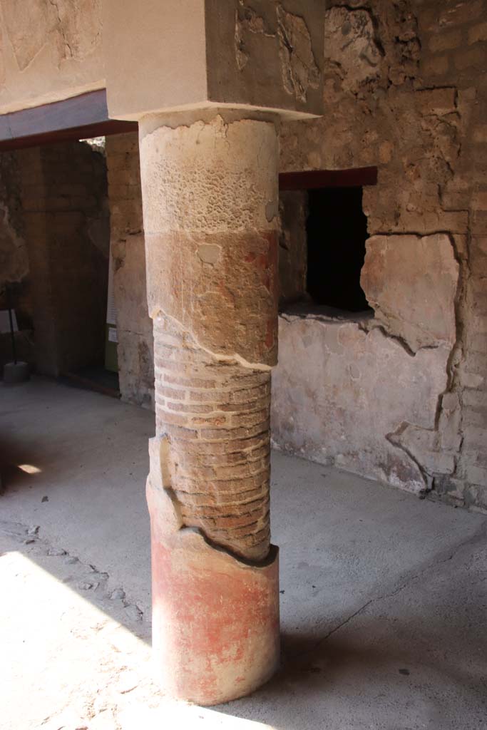 Villa Regina, Boscoreale. September 2021. 
Looking south-east along south portico VII of room I, peristyle courtyard. Photo courtesy of Klaus Heese.
