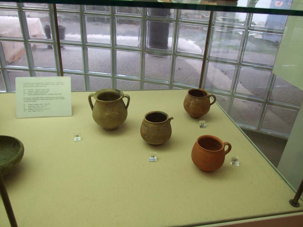 Finds from Villa Regina Boscoreale. December 2006. Now in Boscoreale Antiquarium.
3 ceramic mugs and a small ceramic amphora all with thin sides.
